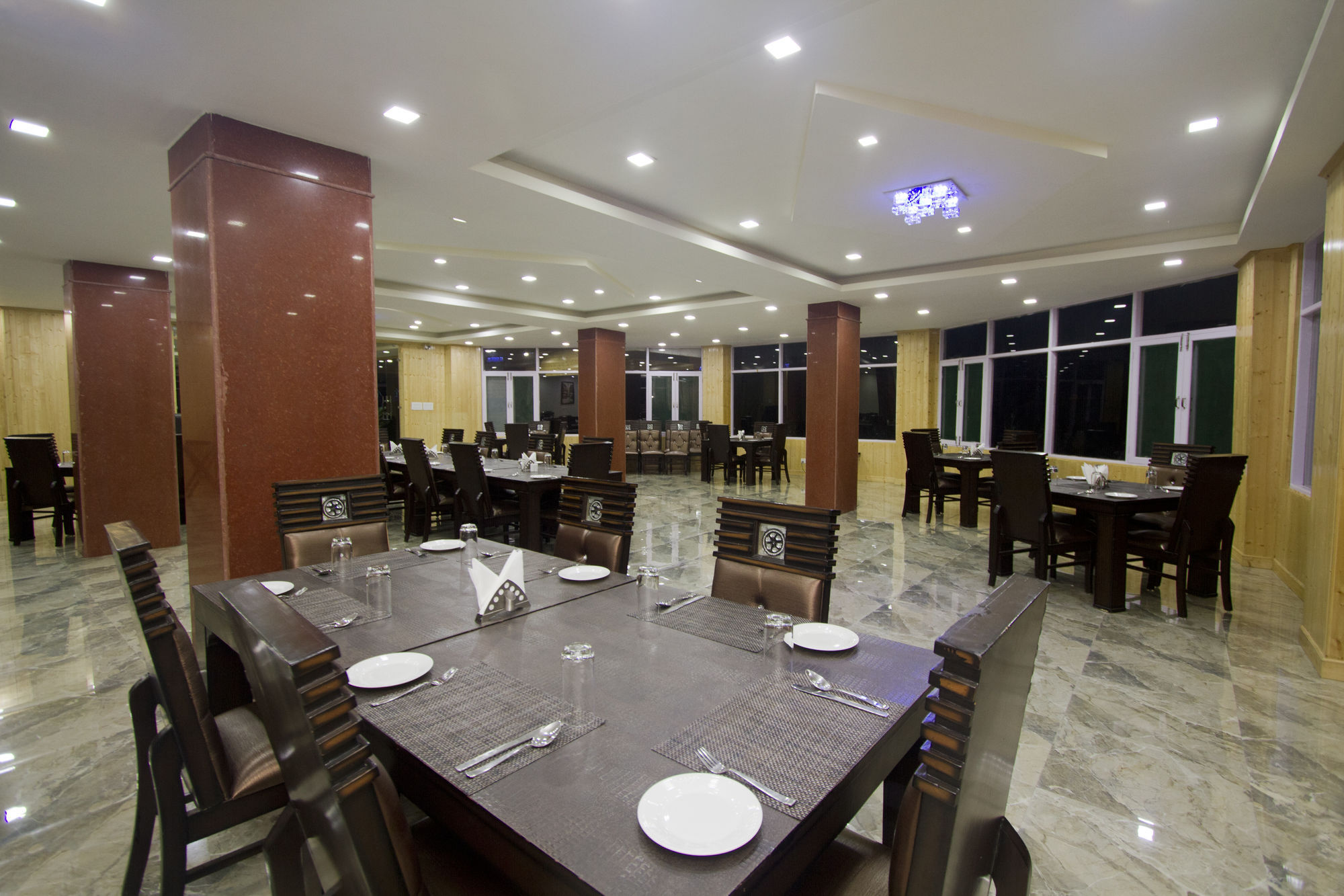 Adb Rooms Snow Touch Resort Manāli Kültér fotó