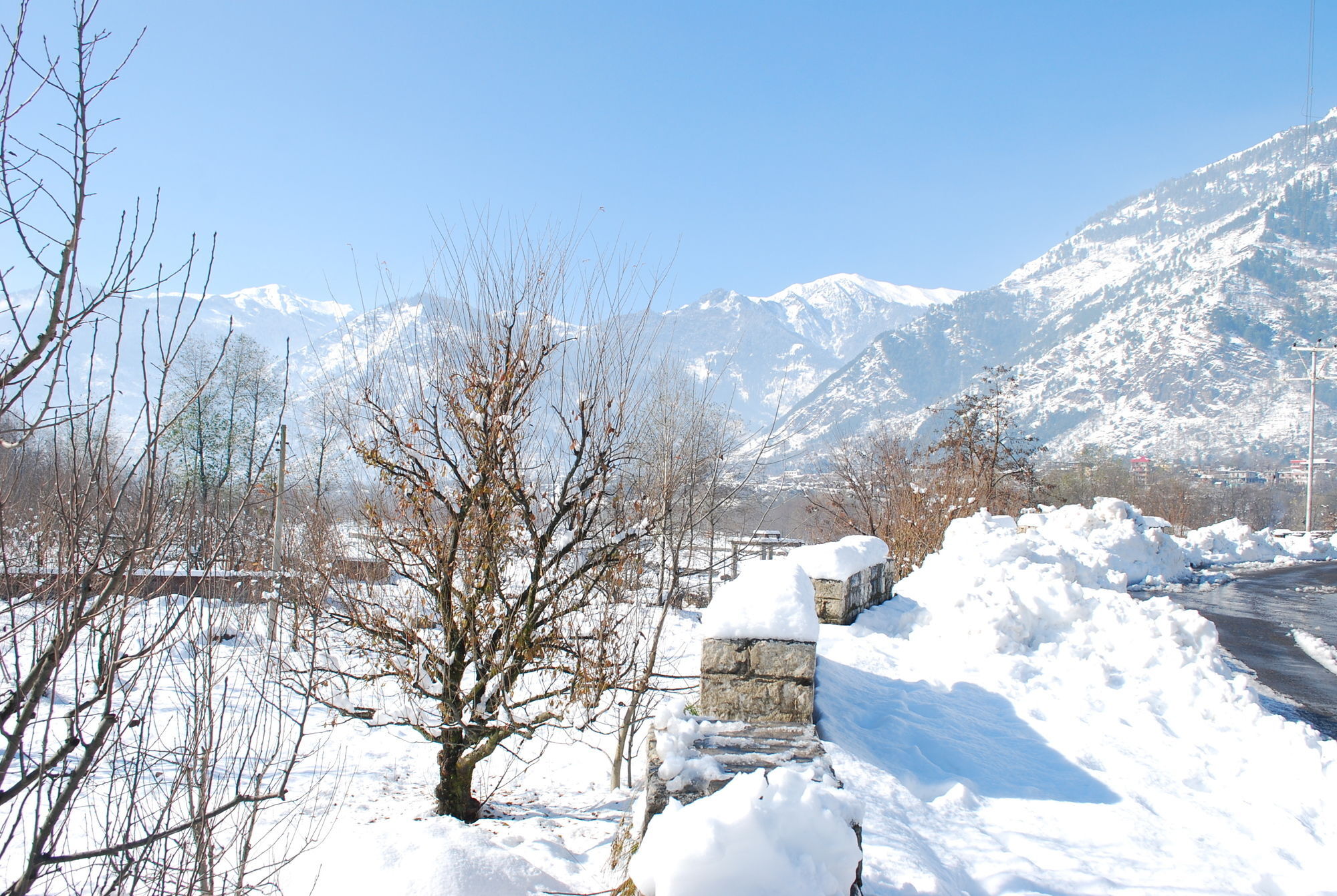 Adb Rooms Snow Touch Resort Manāli Kültér fotó