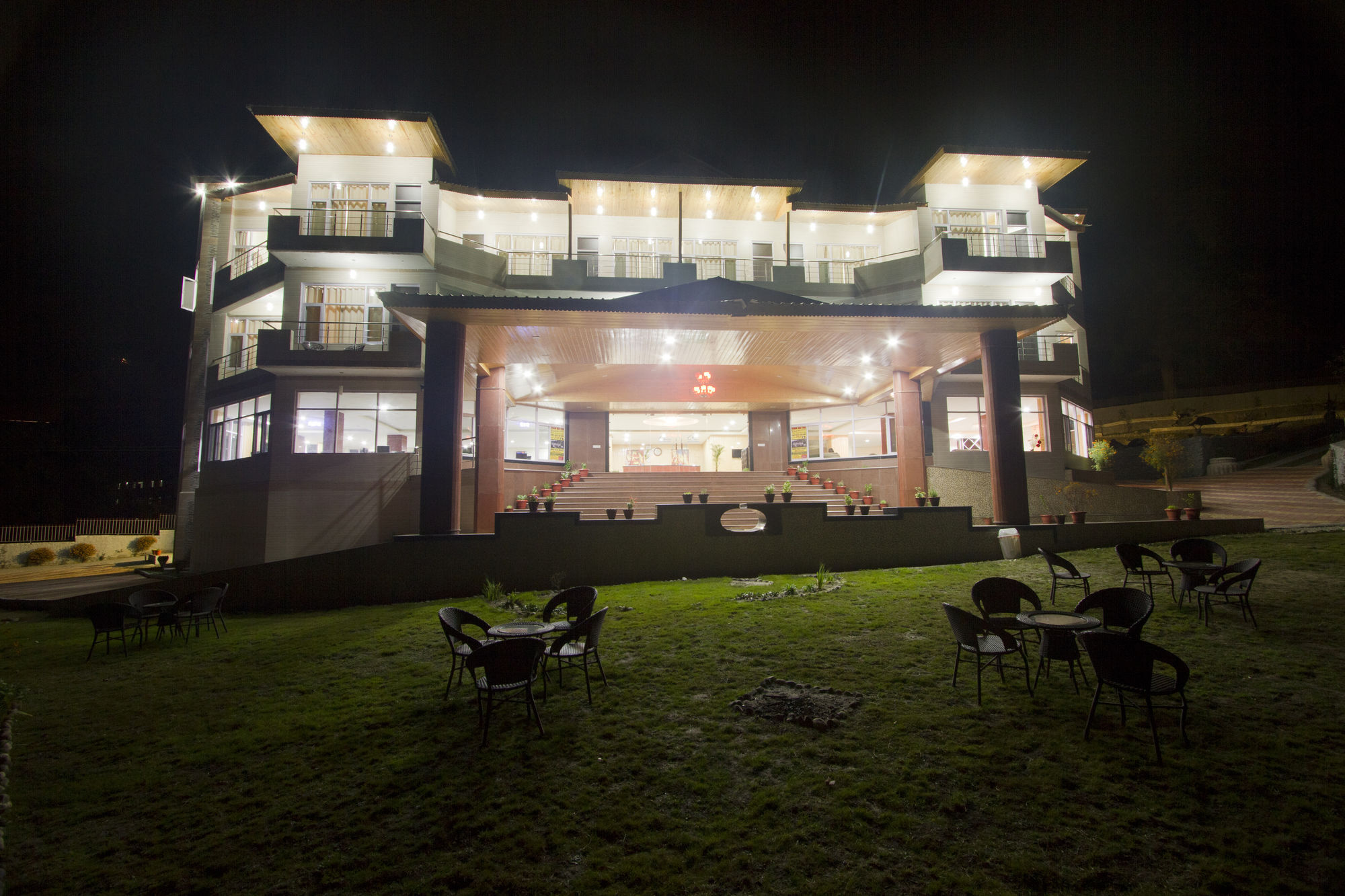 Adb Rooms Snow Touch Resort Manāli Kültér fotó
