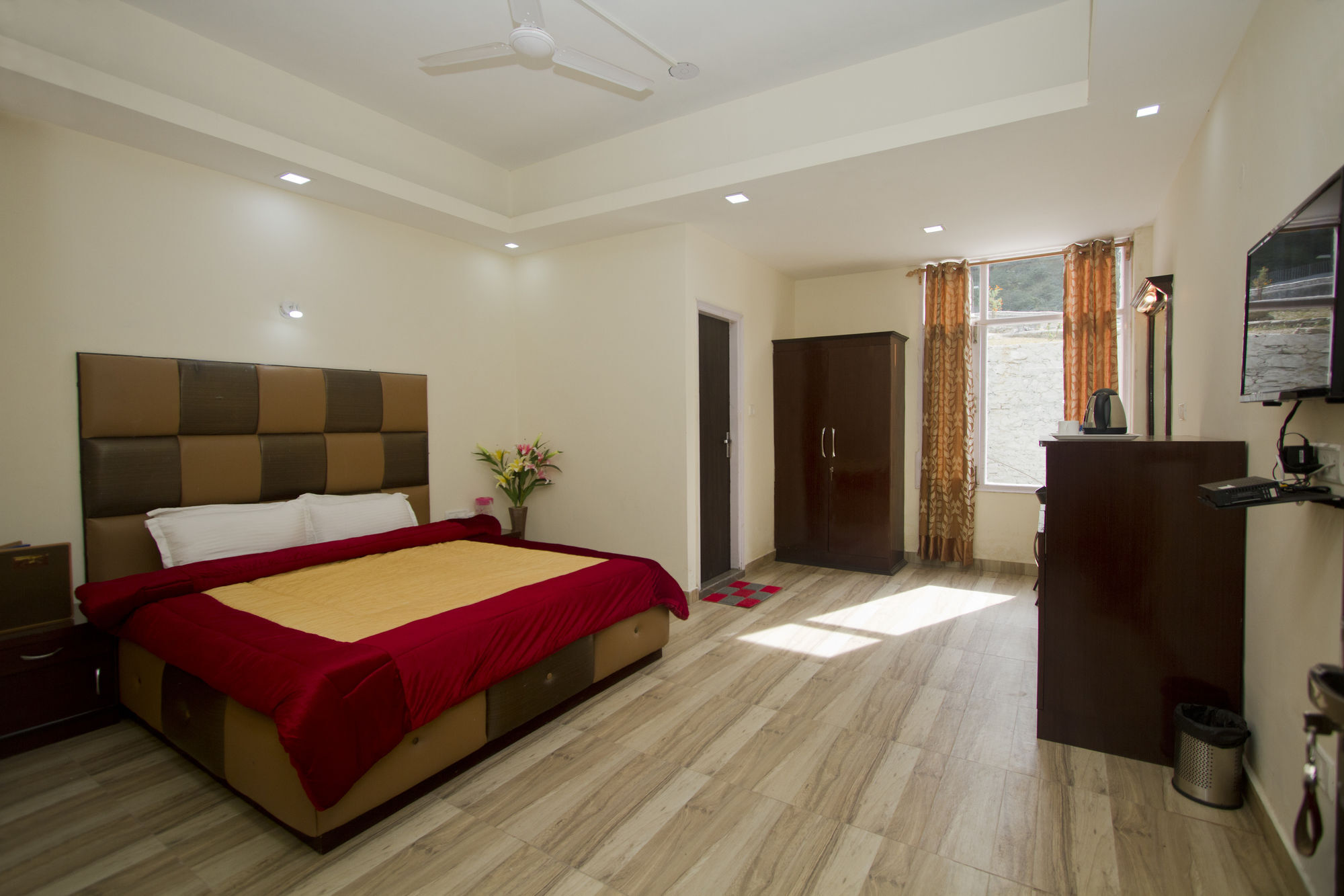 Adb Rooms Snow Touch Resort Manāli Kültér fotó