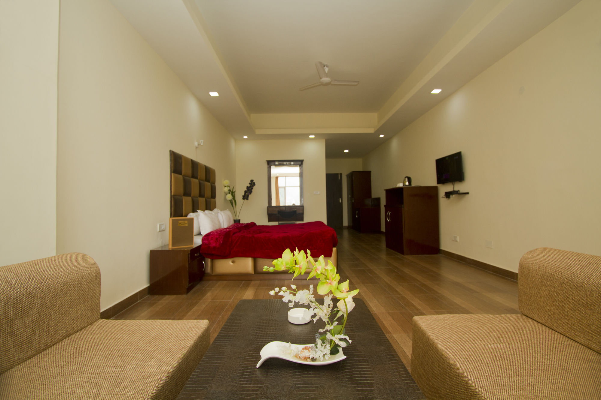 Adb Rooms Snow Touch Resort Manāli Kültér fotó